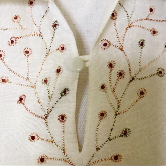 Nice Embroidered Off White Linen Top  C11 - Picture 3 of 9